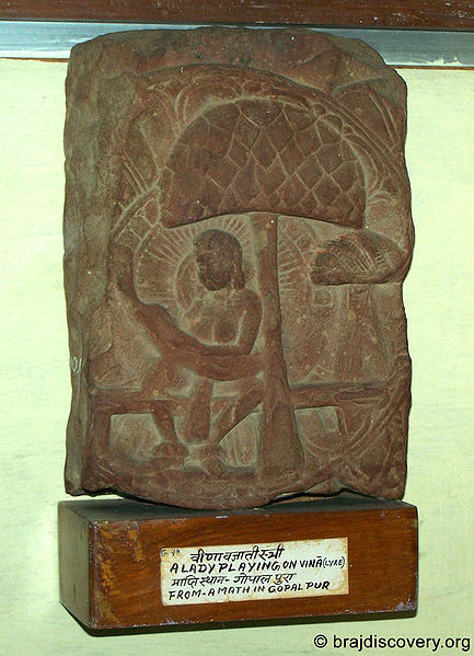 चित्र:A-Lady-Playing-On-Vina-Mathura-Museum-66.jpg