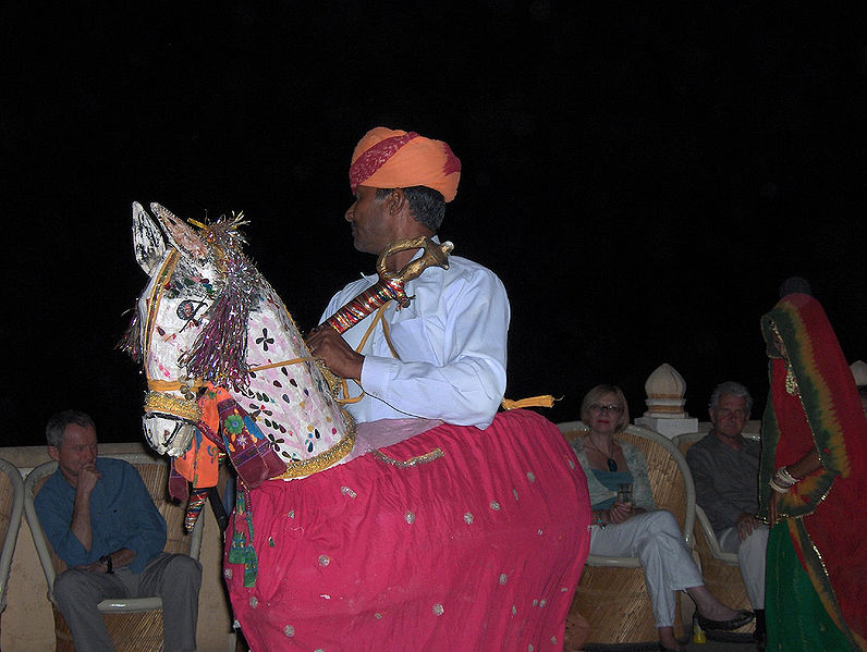 चित्र:Poikkal-Kudirai-Attam-Dance.jpg