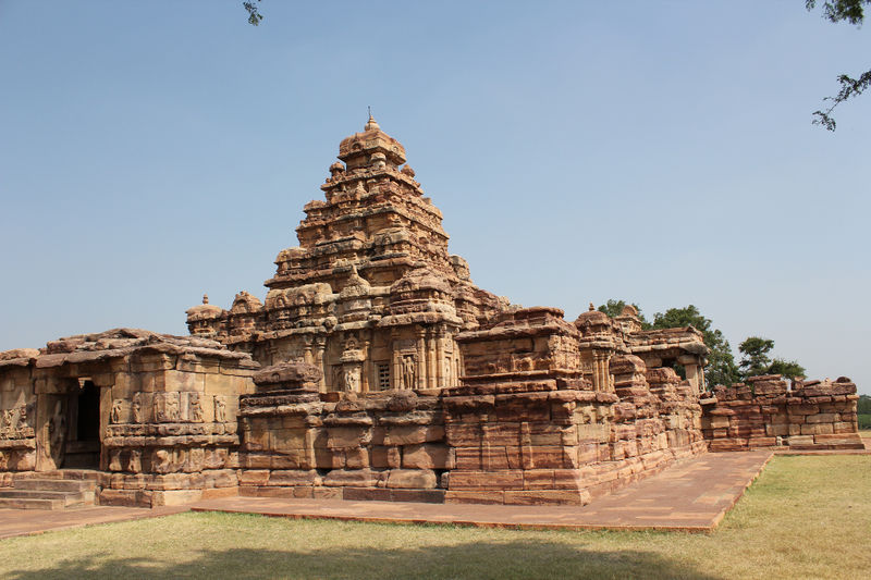 चित्र:Virupraksha-Temple-1.jpg