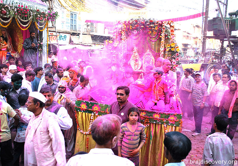 चित्र:Holi-Holigate-Mathura-19.jpg