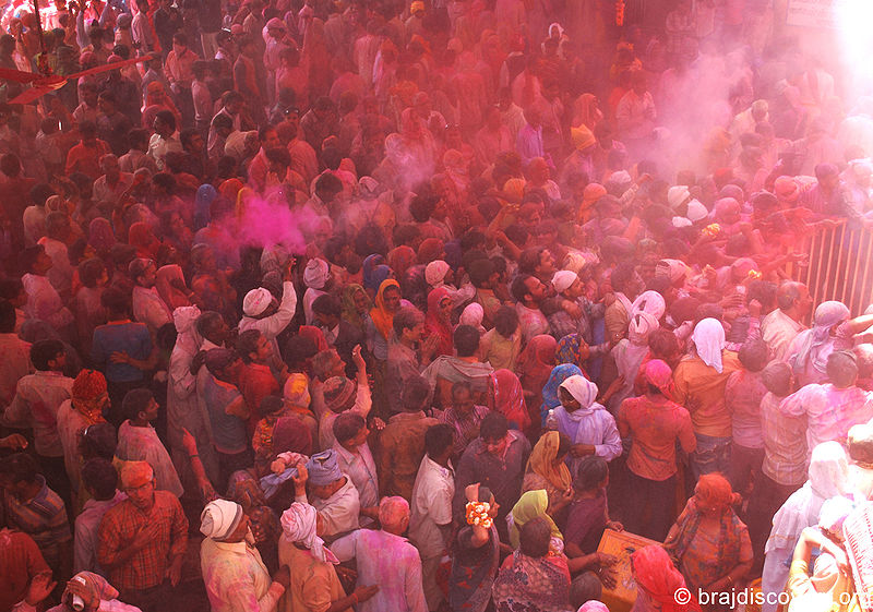 चित्र:Holi-Barsana-Mathura-25.jpg