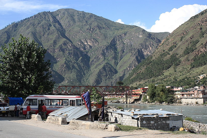 चित्र:A-View-Of-Kullu-1.jpg