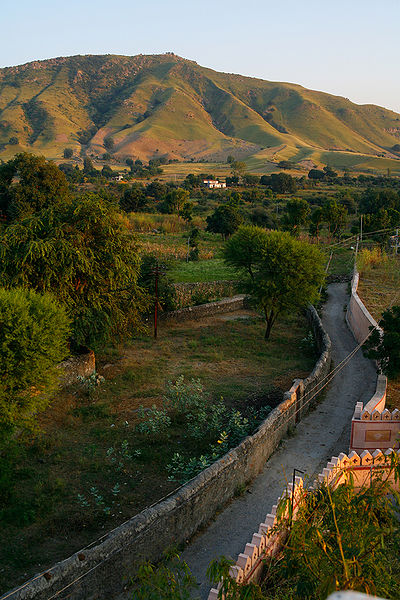 चित्र:Aravalli-Mountains.jpg