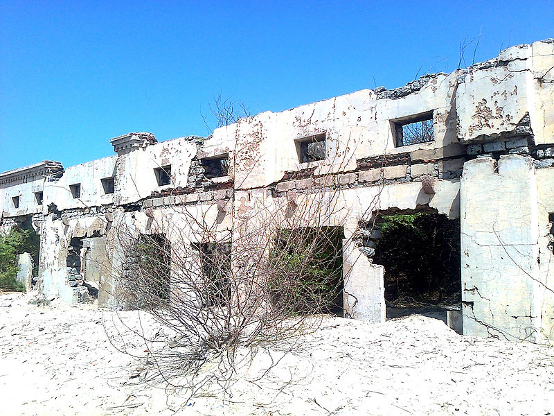 चित्र:Ruins-Of-Railway-Station-At-Dhanushkodi.jpg