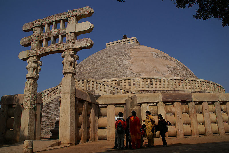 चित्र:Sanchi-Buddhist-Stuppa-3.jpg